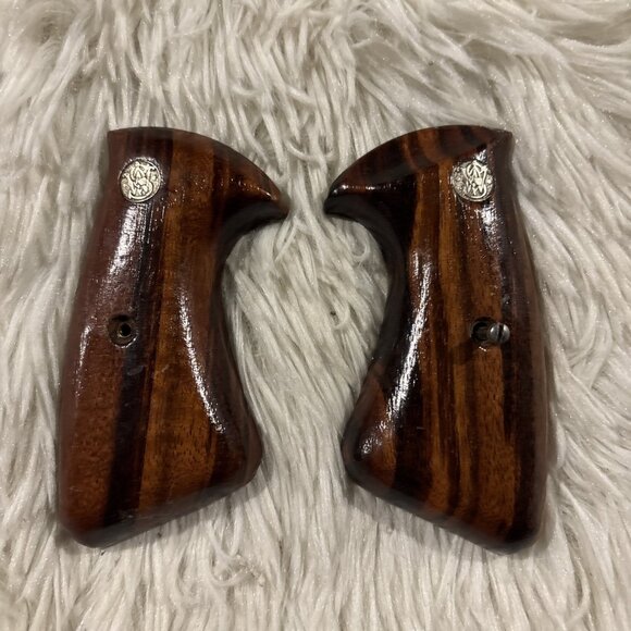 Smith And Wesson OEM Round Butt Wood Grips NOS - Picture 3 of 7